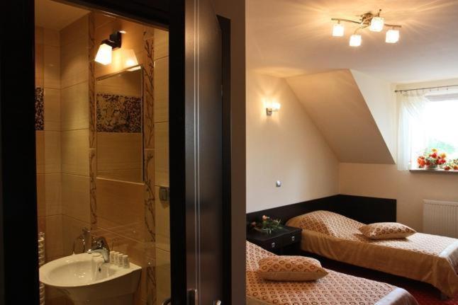 Hotel Wasik Krogulcza Экстерьер фото